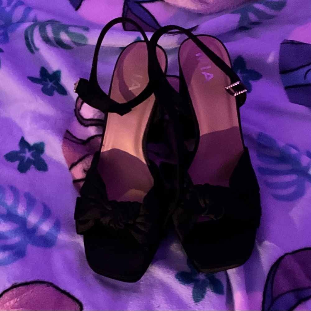 MIA Black Women's Sandals with Bow Accent